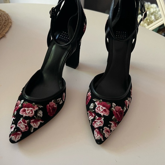 White House Black Market embroidered heels size 6.5 M - Picture 3 of 6